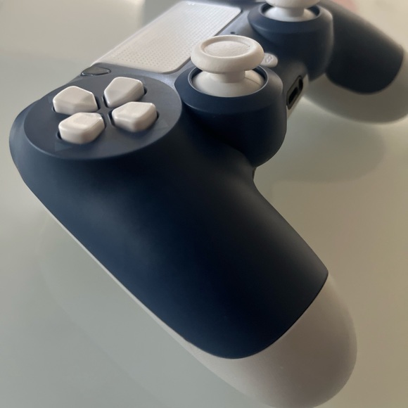 Custom ps4 controller - Picture 2 of 7